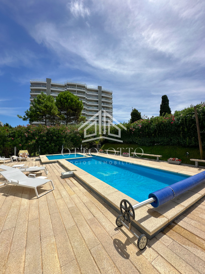 Apartamento ID.28526 - Penthouse en Venta de 3 Dormitorios en Punta del Este