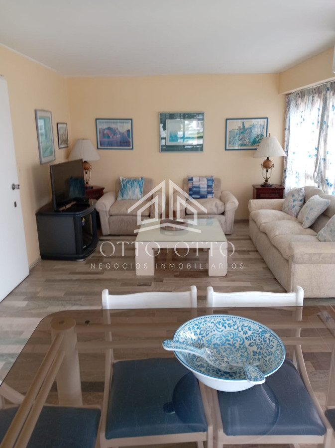 Apartamento ID.10206 - APARTAMENTO DE 3 DORMITORIOS EN ALQUILER ANUAL