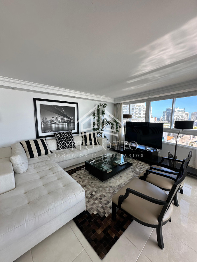 Apartamento ID.28459 - Lujoso apartamento en venta en Millenium Tower de Punta del Este frente al mar.