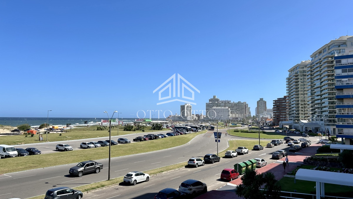 Apartamento ID.19202 - Apartamento en venta 2 dormitorios frente al mar en Punta del Este Playa Brava
