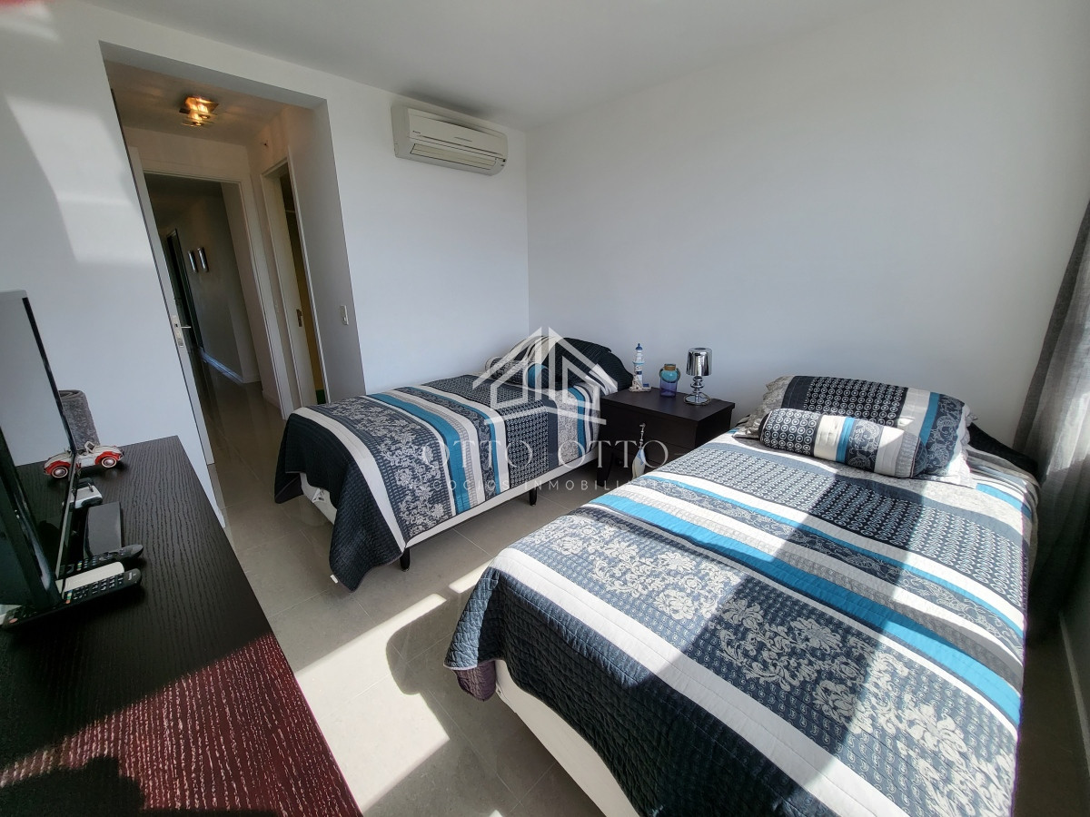 Apartamento ID.27079 - Torre de Categoría  en playa Brava 