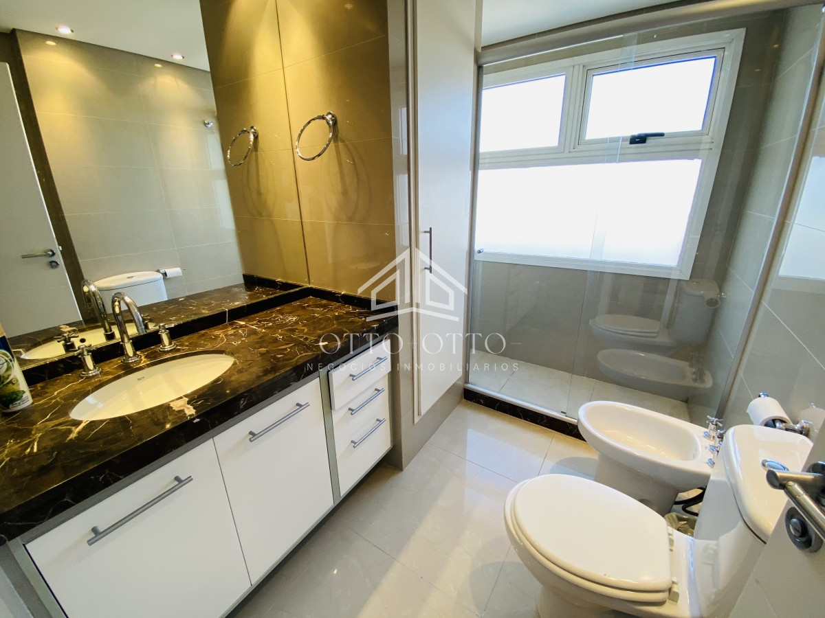 Apartamento ID.19011 - Hermoso apartamento de 3 dormitorios mas dependencia de servicio en venta