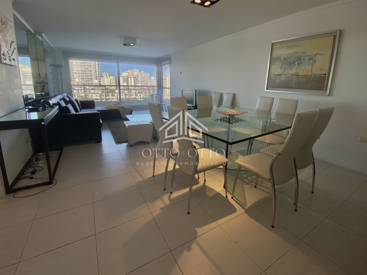 Apartamento ID.26568 - Apartamento en venta con 4 dormitorios en Punta del Este