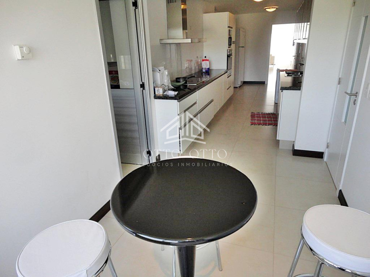 Apartamento ID.16870 - Venta apartamento cuatro dormitorios punta del este edificio Ville de Mar parrillero propio