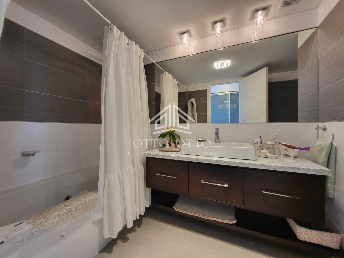 Apartamento ID.27079 - Torre de Categoría  en playa Brava 