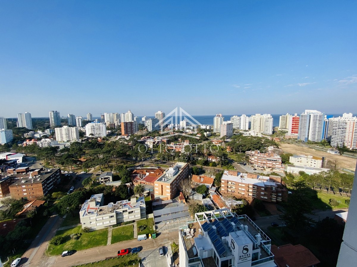 Apartamento ID.19011 - Hermoso apartamento de 3 dormitorios mas dependencia de servicio en venta