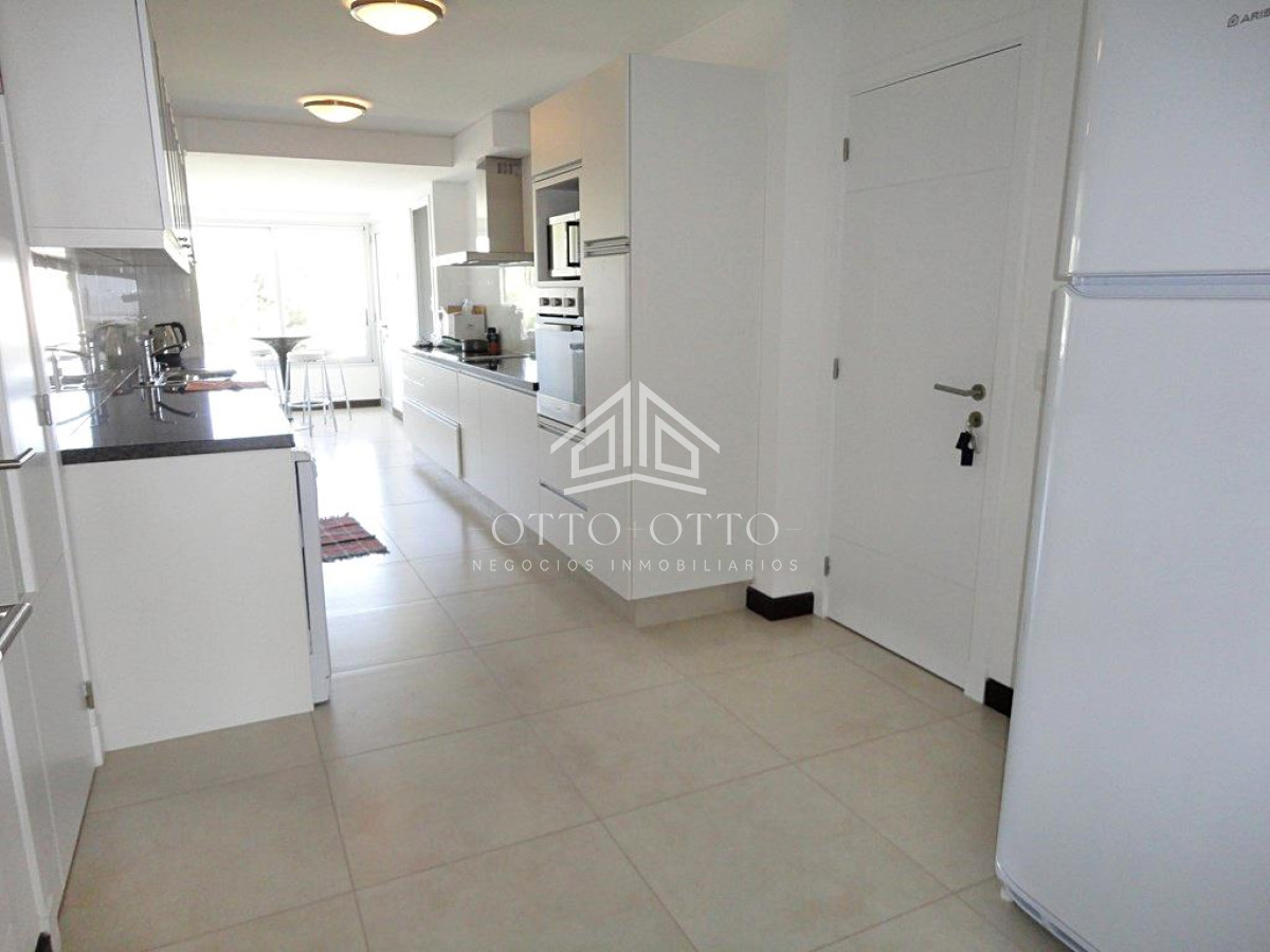 Apartamento ID.16870 - Venta apartamento cuatro dormitorios punta del este edificio Ville de Mar parrillero propio