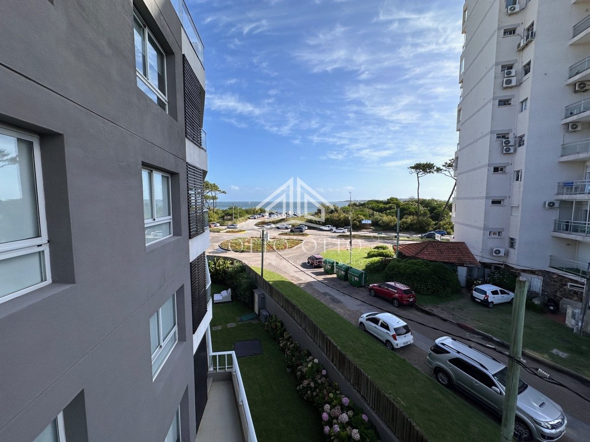 Apartamento ID.1595 - Apartamento en venta en primera linea Playa Mansa - parrillero
