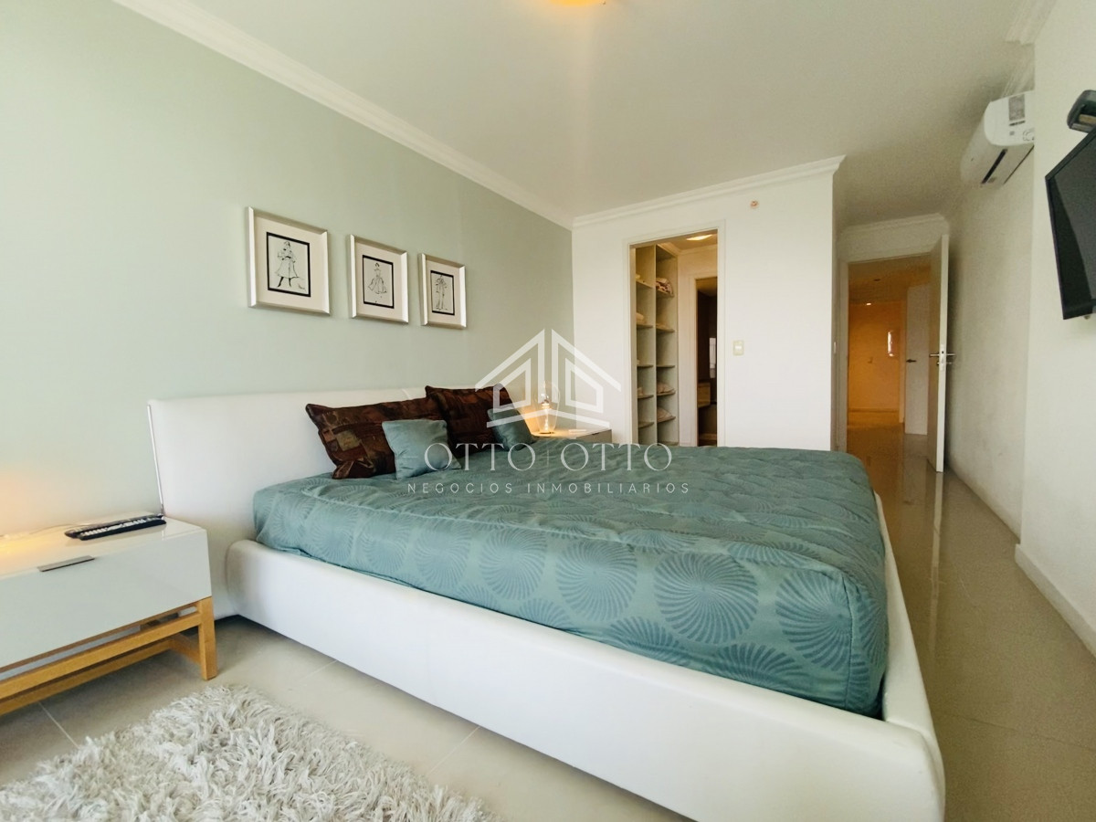 Apartamento ID.19011 - Hermoso apartamento de 3 dormitorios mas dependencia de servicio en venta