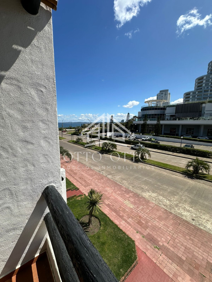 Apartamento ID.15653 - Increíble oportunidad de inversión a tan solo metros de Playa Mansa, Punta del Este de 3 dormitorios