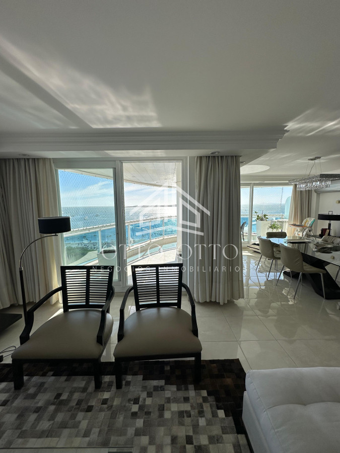 Apartamento ID.28459 - Lujoso apartamento en venta en Millenium Tower de Punta del Este frente al mar.