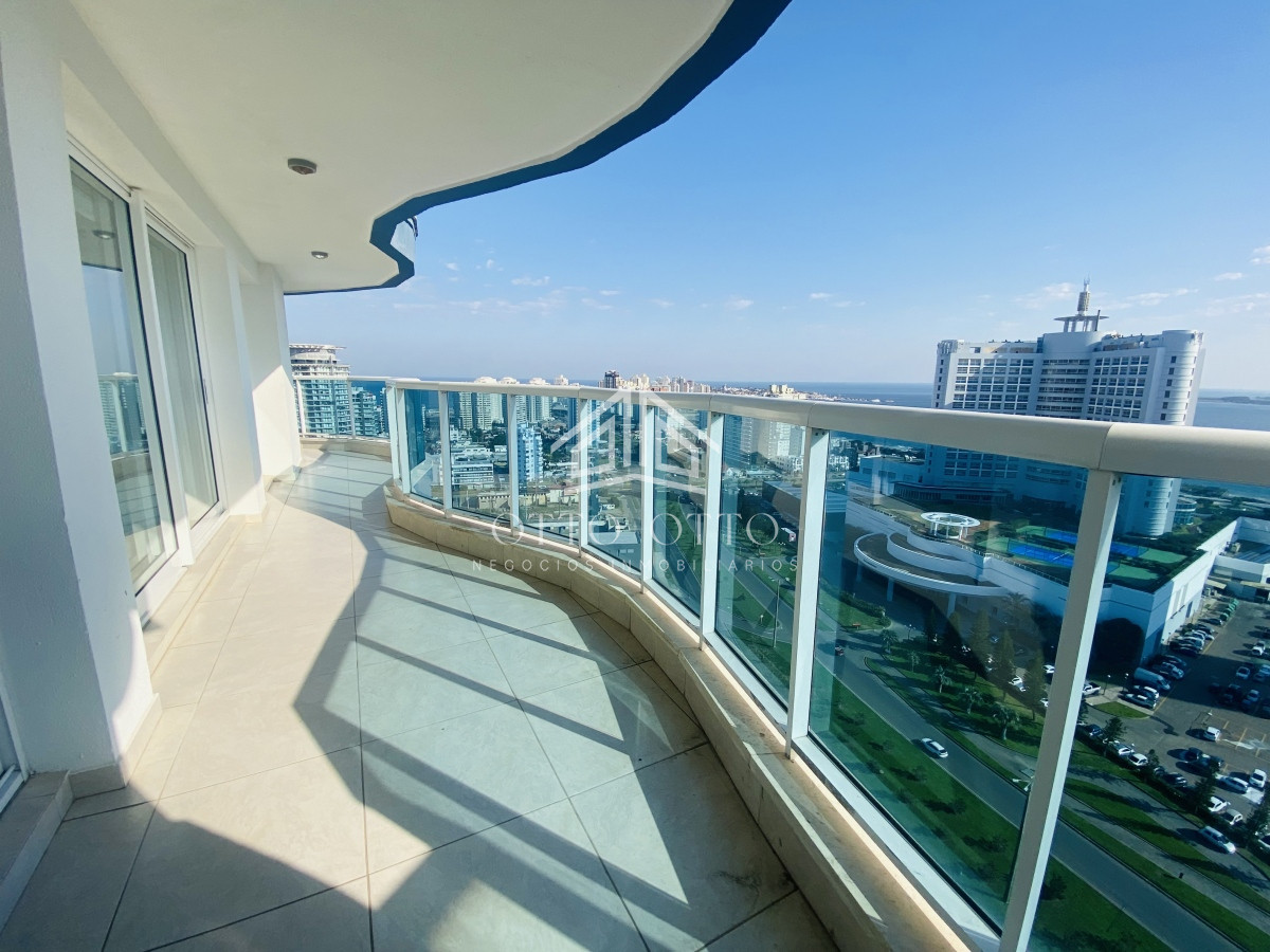 Apartamento ID.19011 - Hermoso apartamento de 3 dormitorios mas dependencia de servicio en venta