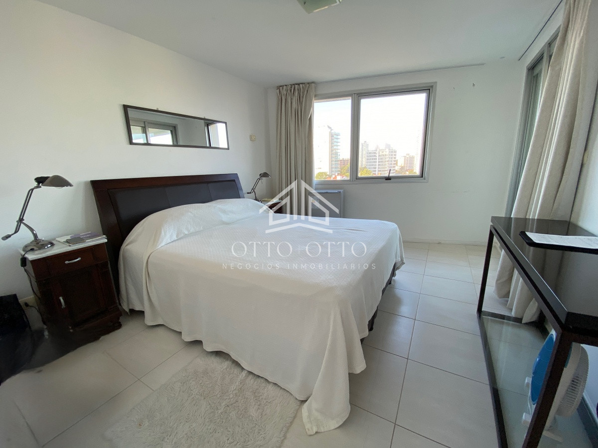 Apartamento ID.26568 - Apartamento en venta con 4 dormitorios en Punta del Este