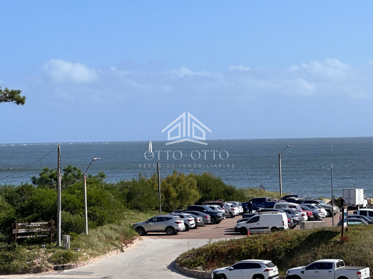 Apartamento ID.1595 - Apartamento en venta en primera linea Playa Mansa - parrillero