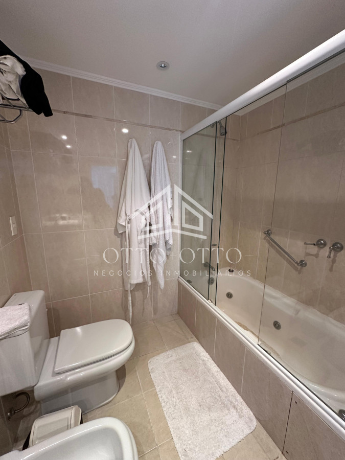 Apartamento ID.28459 - Lujoso apartamento en venta en Millenium Tower de Punta del Este frente al mar.