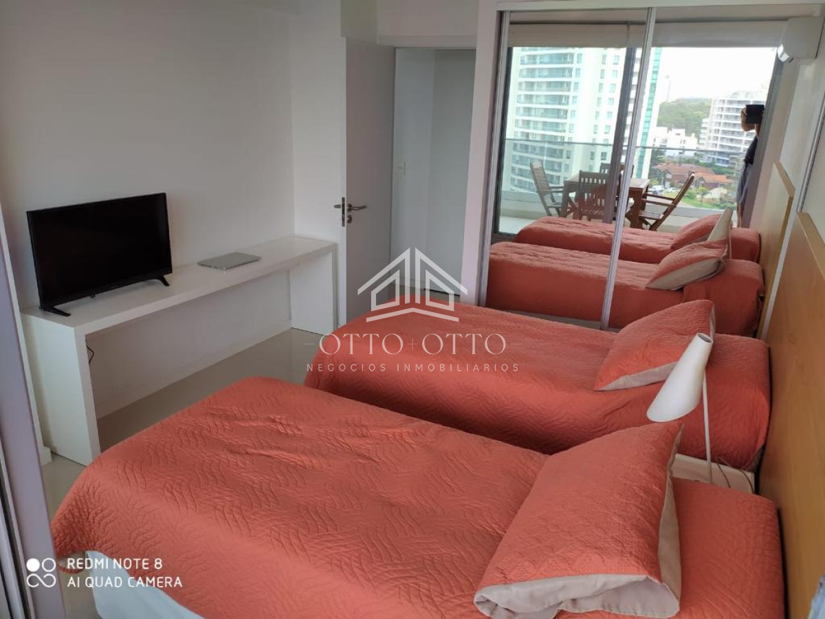 Apartamento ID.567 - Venta apartamento tres dormitorios punta del este edificio torre esmeralda