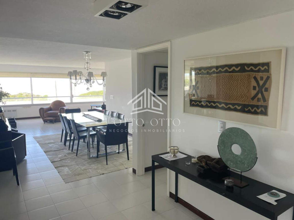 Apartamento ID.11053 - Apartamento en torre de categoría en venta y alquiler temporario.