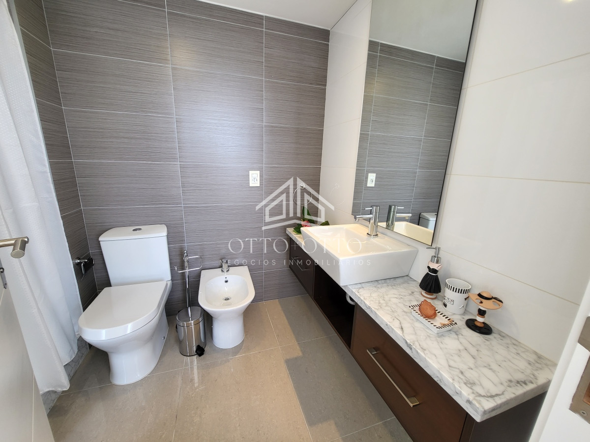 Apartamento ID.27079 - Torre de Categoría  en playa Brava 