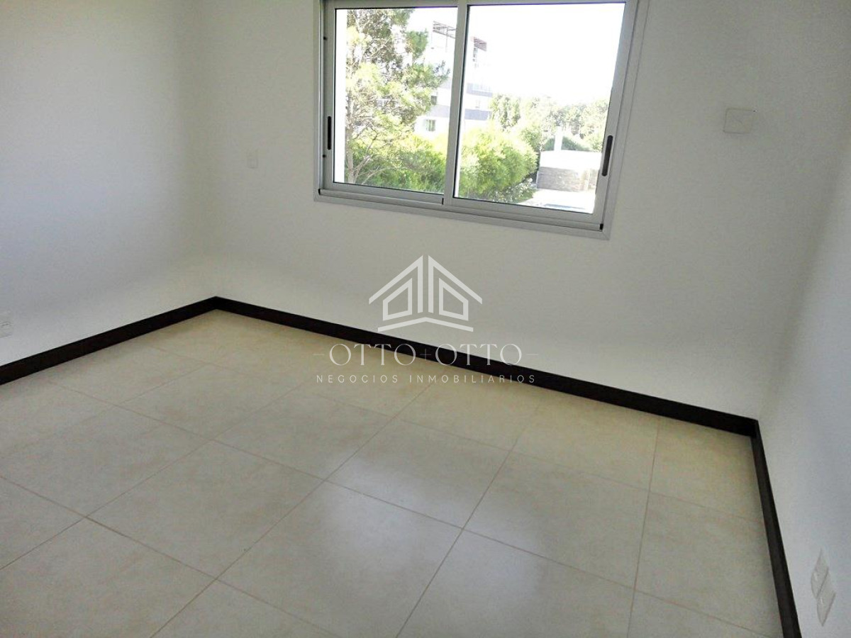 Apartamento ID.16870 - Venta apartamento cuatro dormitorios punta del este edificio Ville de Mar parrillero propio