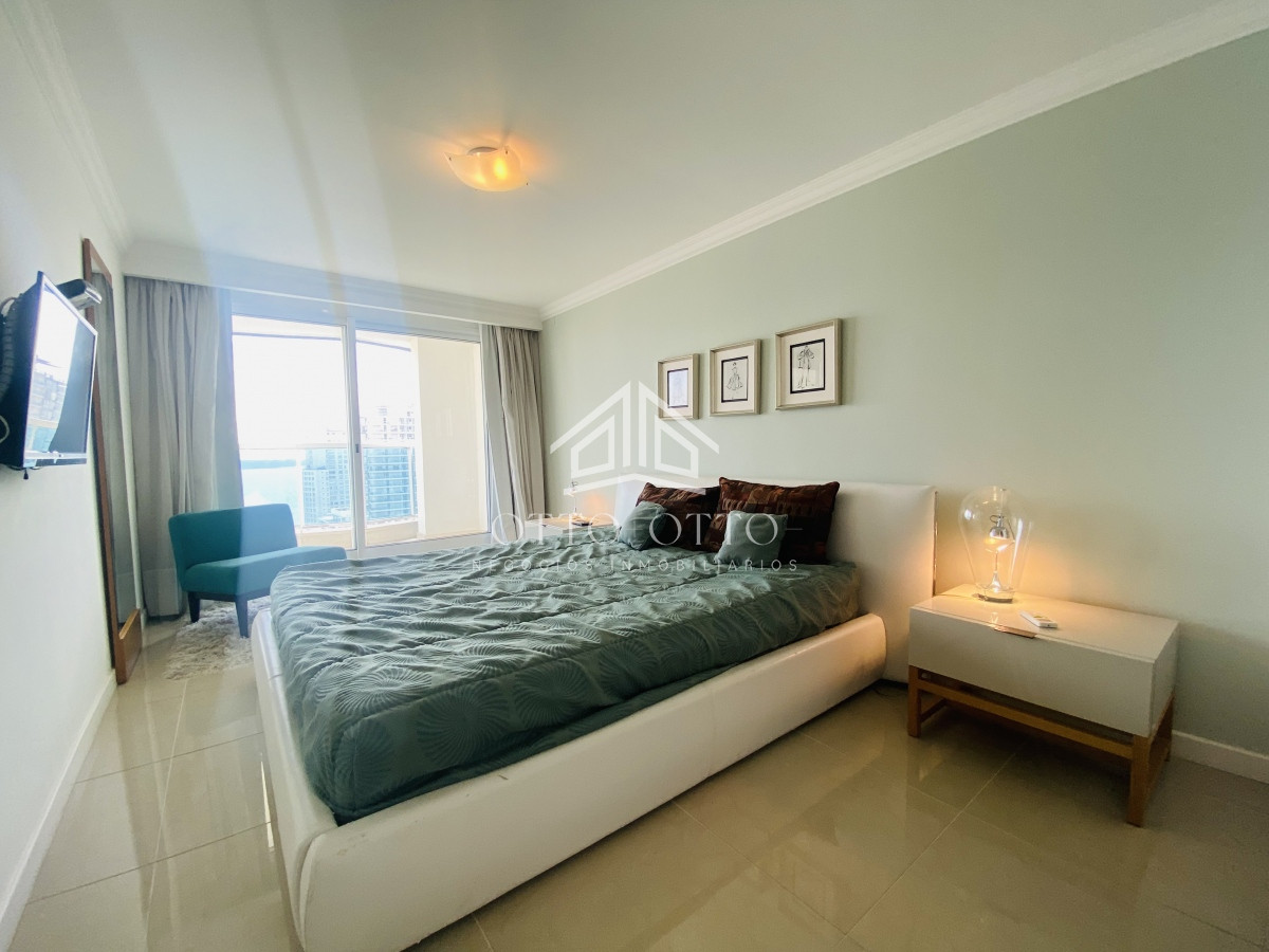 Apartamento ID.19011 - Hermoso apartamento de 3 dormitorios mas dependencia de servicio en venta