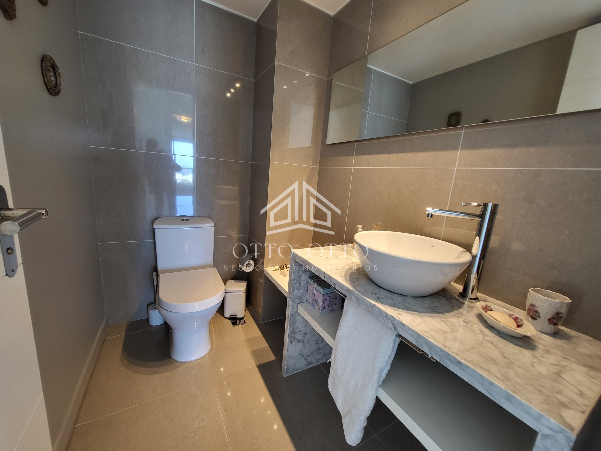 Apartamento ID.27079 - Torre de Categoría  en playa Brava 