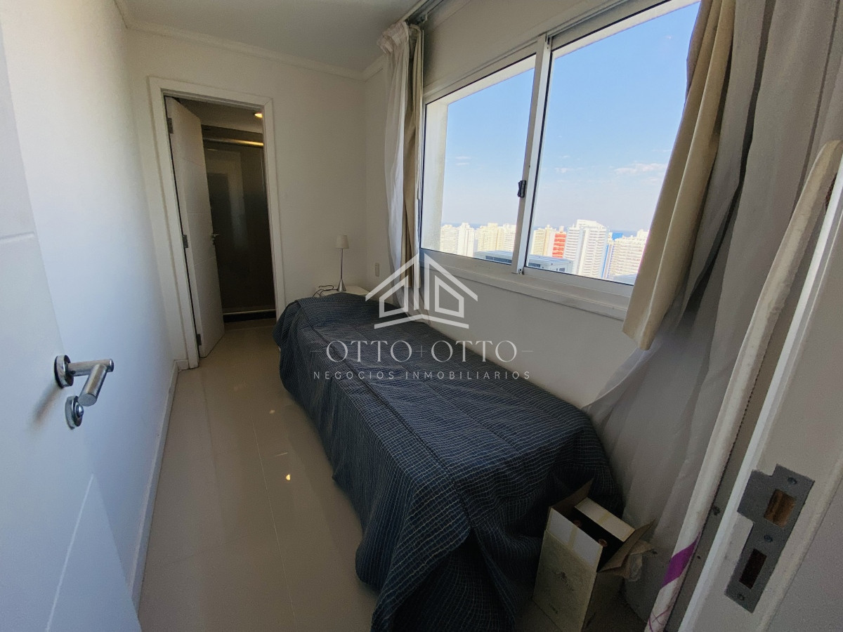Apartamento ID.19011 - Hermoso apartamento de 3 dormitorios mas dependencia de servicio en venta