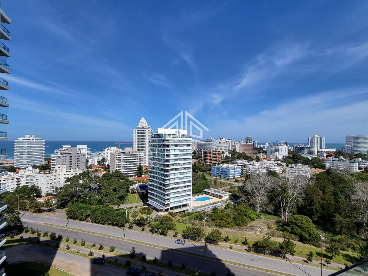 Apartamento ID.27079 - Torre de Categoría  en playa Brava 