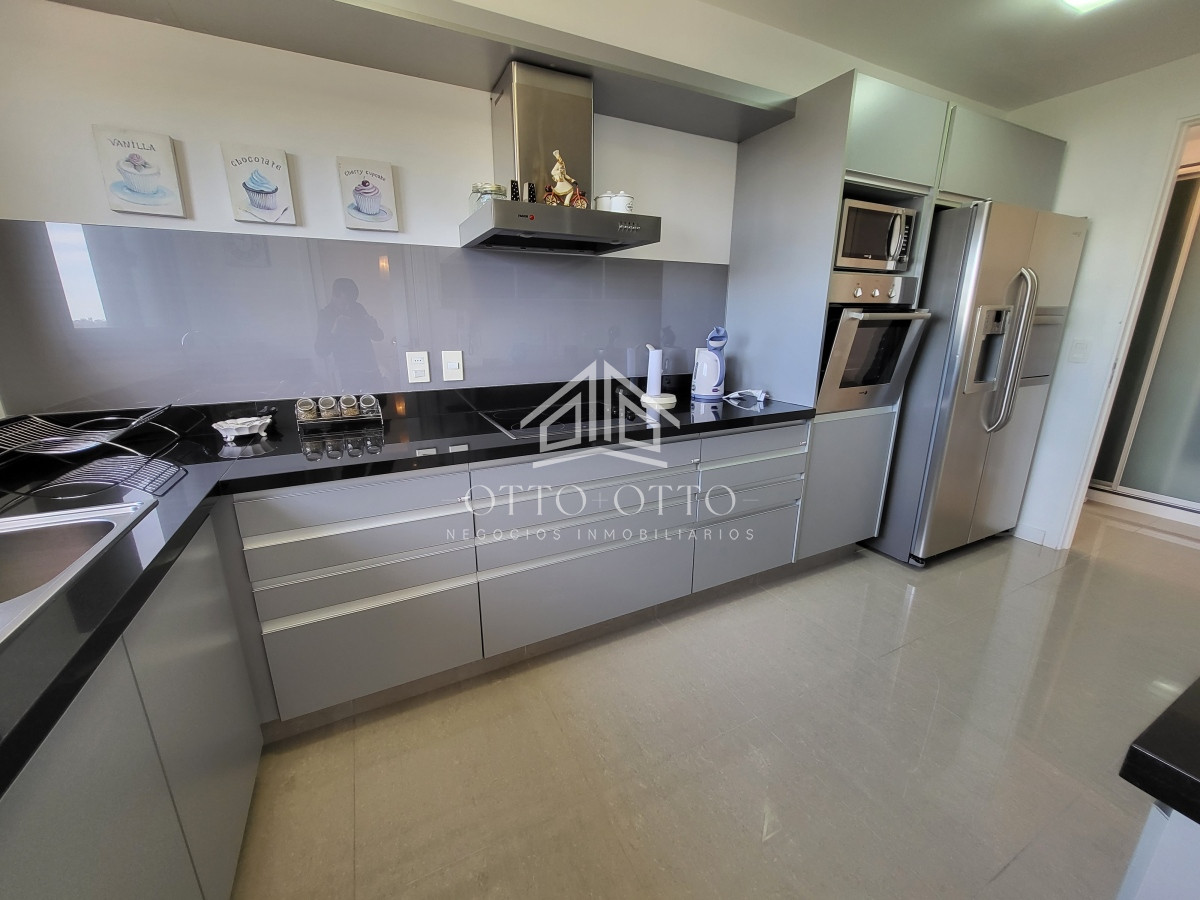 Apartamento ID.27079 - Torre de Categoría  en playa Brava 