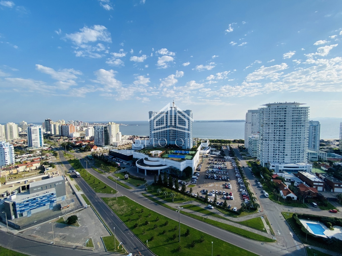 Apartamento ID.19011 - Hermoso apartamento de 3 dormitorios mas dependencia de servicio en venta