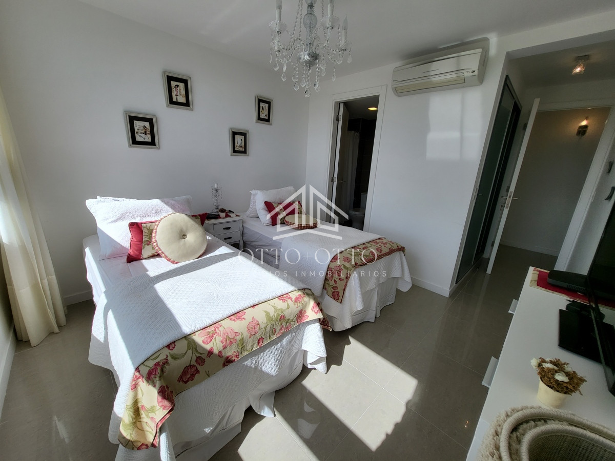 Apartamento ID.27079 - Torre de Categoría  en playa Brava 