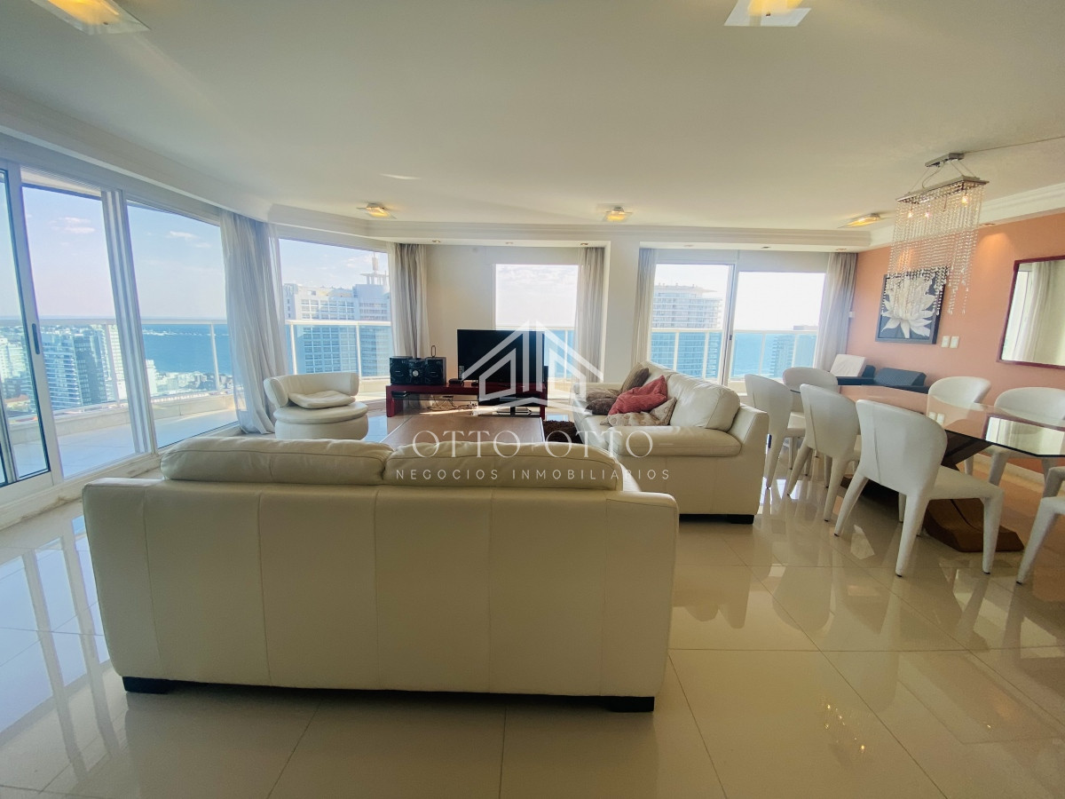 Apartamento ID.19011 - Hermoso apartamento de 3 dormitorios mas dependencia de servicio en venta