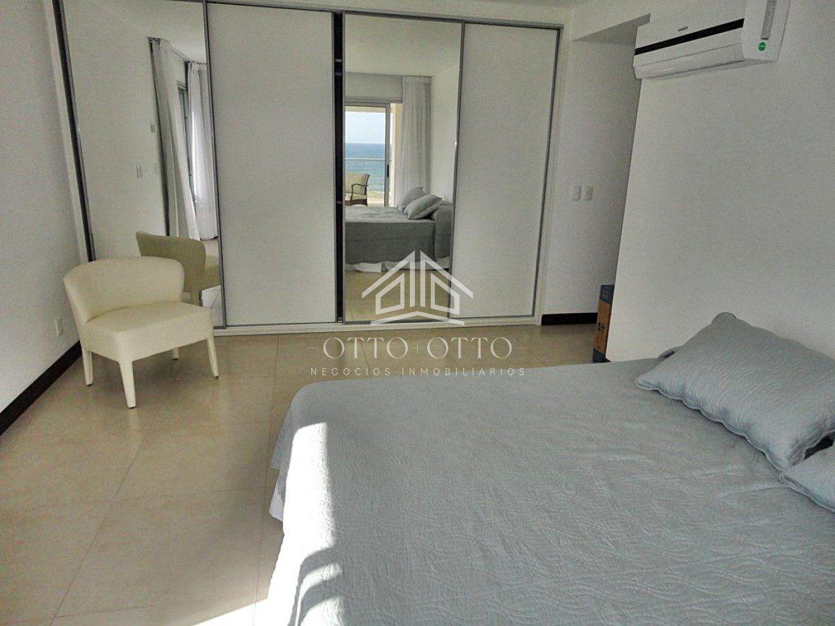 Apartamento ID.16870 - Venta apartamento cuatro dormitorios punta del este edificio Ville de Mar parrillero propio