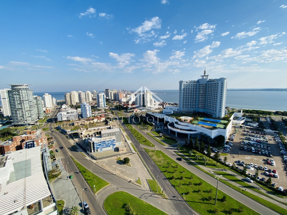 Apartamento ID.19011 - Hermoso apartamento de 3 dormitorios mas dependencia de servicio en venta