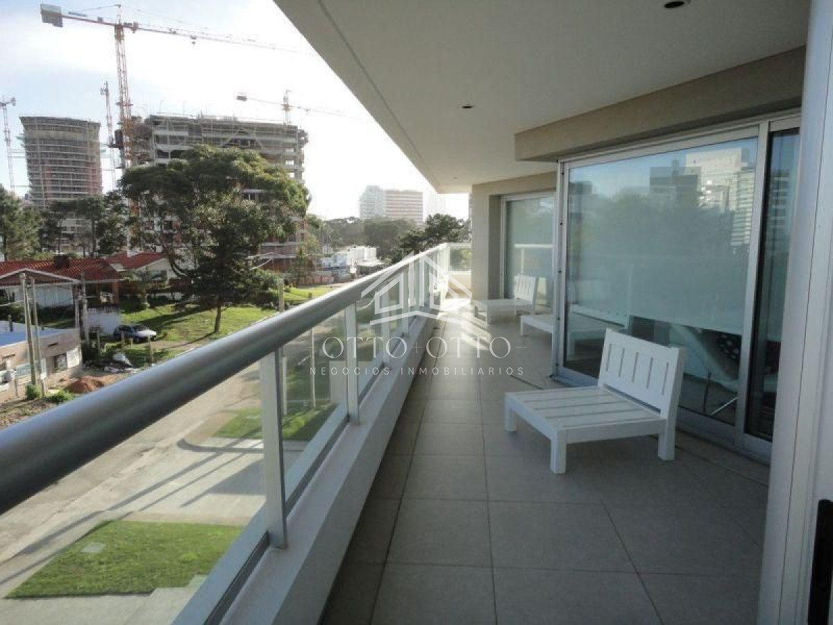 Apartamento ID.3553 - Apartamento en alquiler temporario Punta Del Este 3 dormitorios