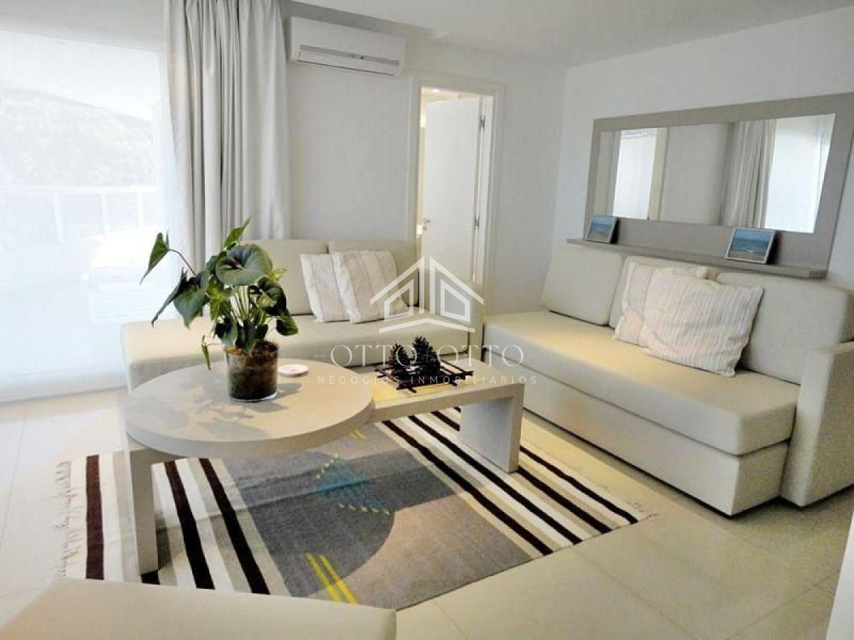 Apartamento ID.3554 - Semi piso en playa Brava, edificio reservado y moderno. 