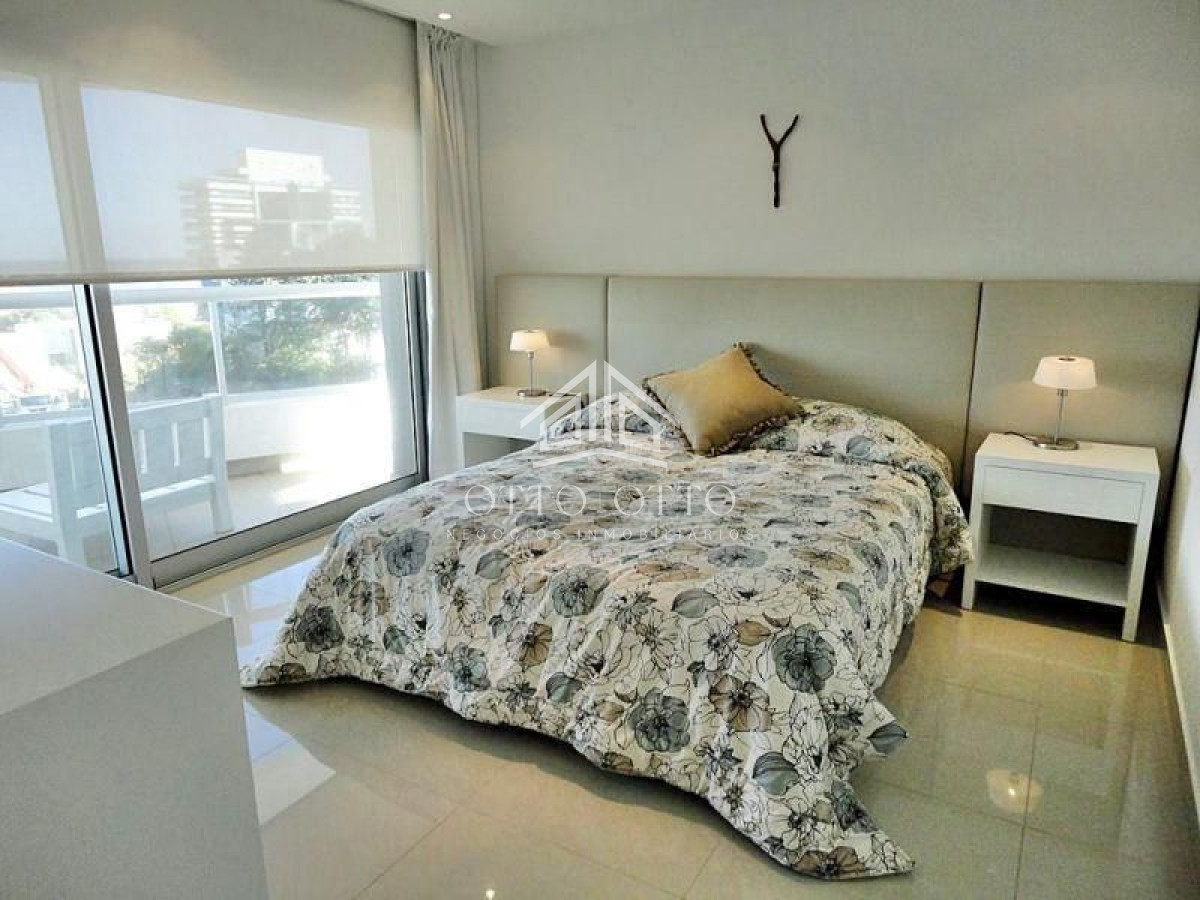 Apartamento ID.3554 - Semi piso en playa Brava, edificio reservado y moderno. 