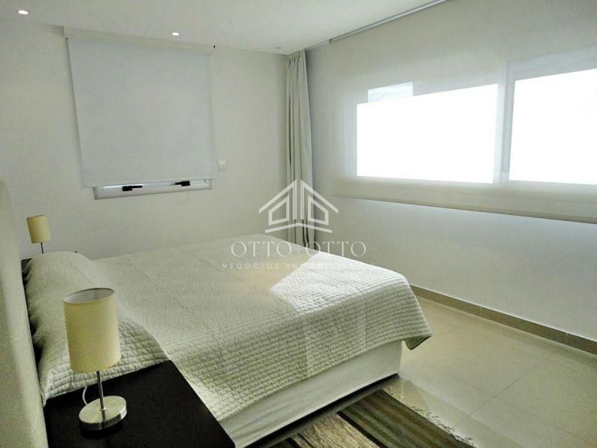 Apartamento ID.3554 - Semi piso en playa Brava, edificio reservado y moderno. 