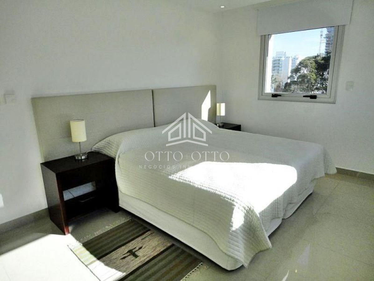 Apartamento ID.3554 - Semi piso en playa Brava, edificio reservado y moderno. 