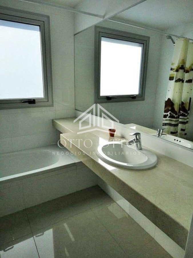 Apartamento ID.3554 - Semi piso en playa Brava, edificio reservado y moderno. 