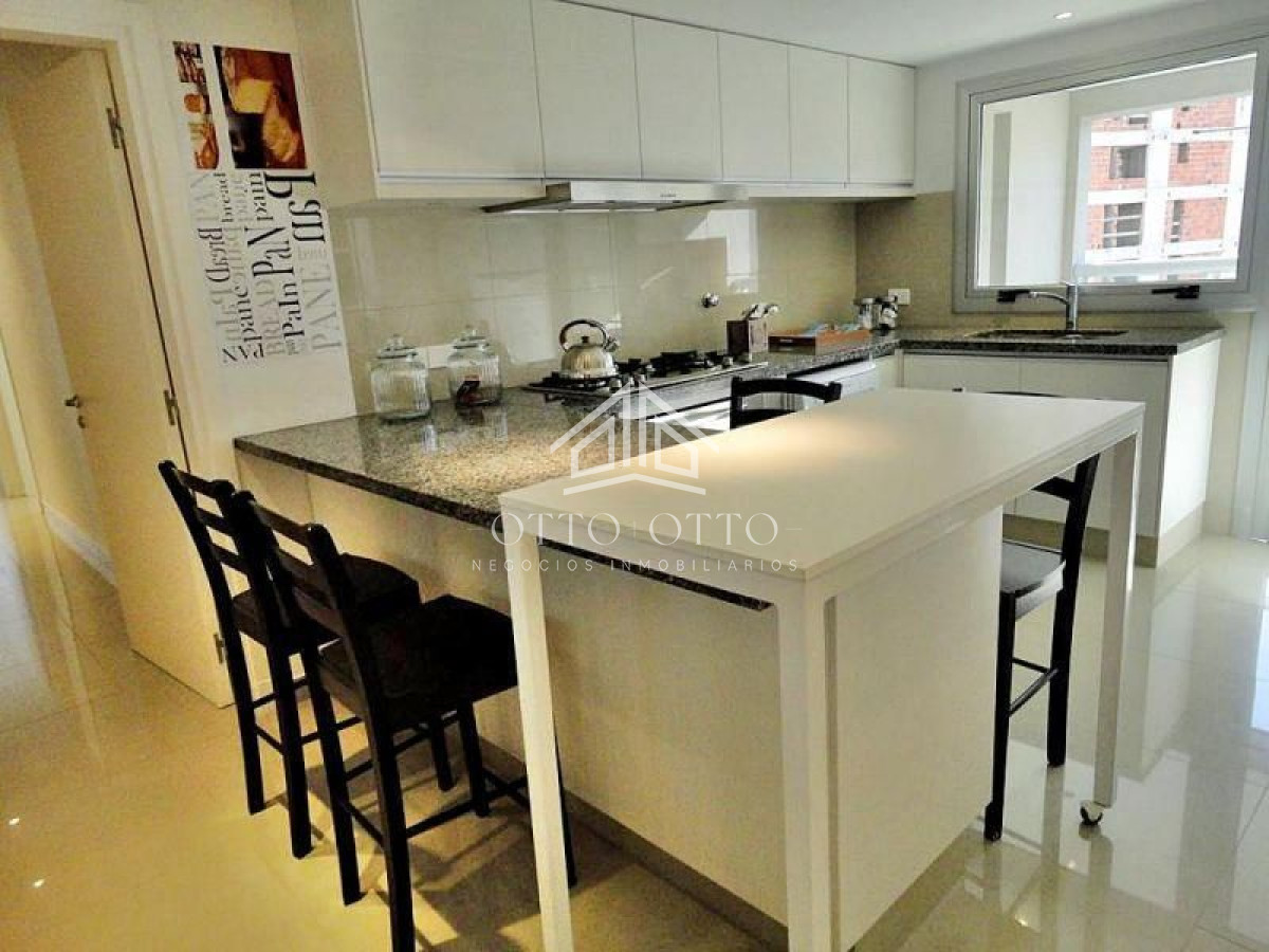 Apartamento ID.3554 - Semi piso en playa Brava, edificio reservado y moderno. 
