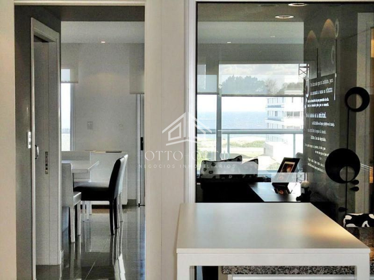 Apartamento ID.3554 - Semi piso en playa Brava, edificio reservado y moderno. 