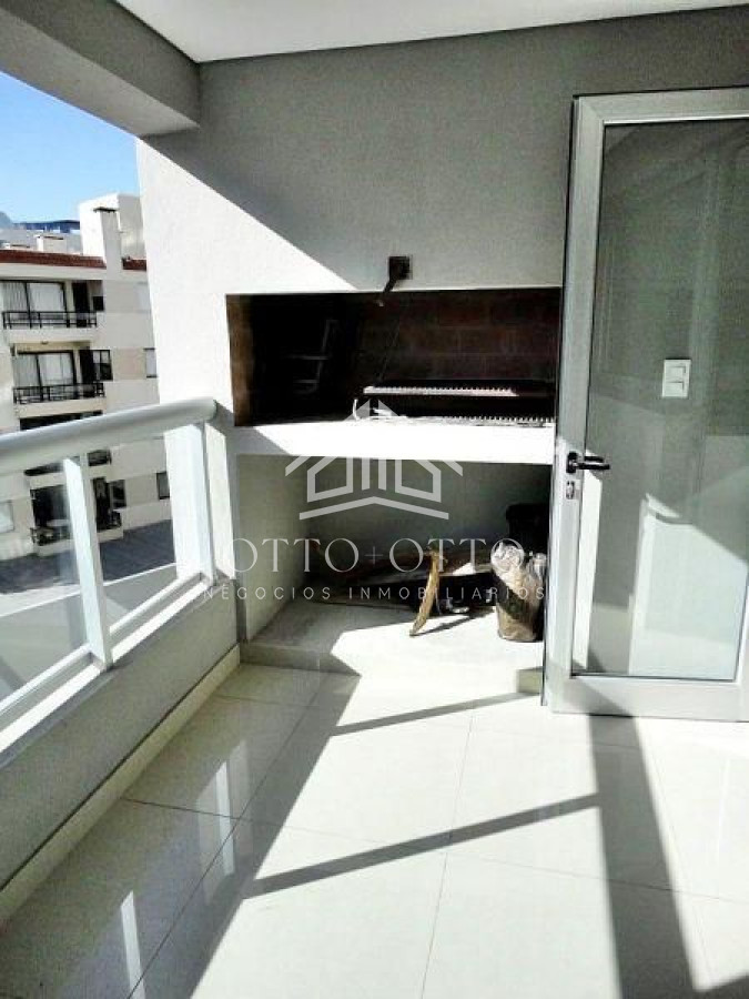 Apartamento ID.3554 - Semi piso en playa Brava, edificio reservado y moderno. 