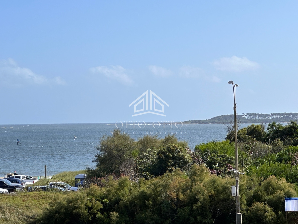 Apartamento ID.1595 - Apartamento en venta en primera linea Playa Mansa - parrillero