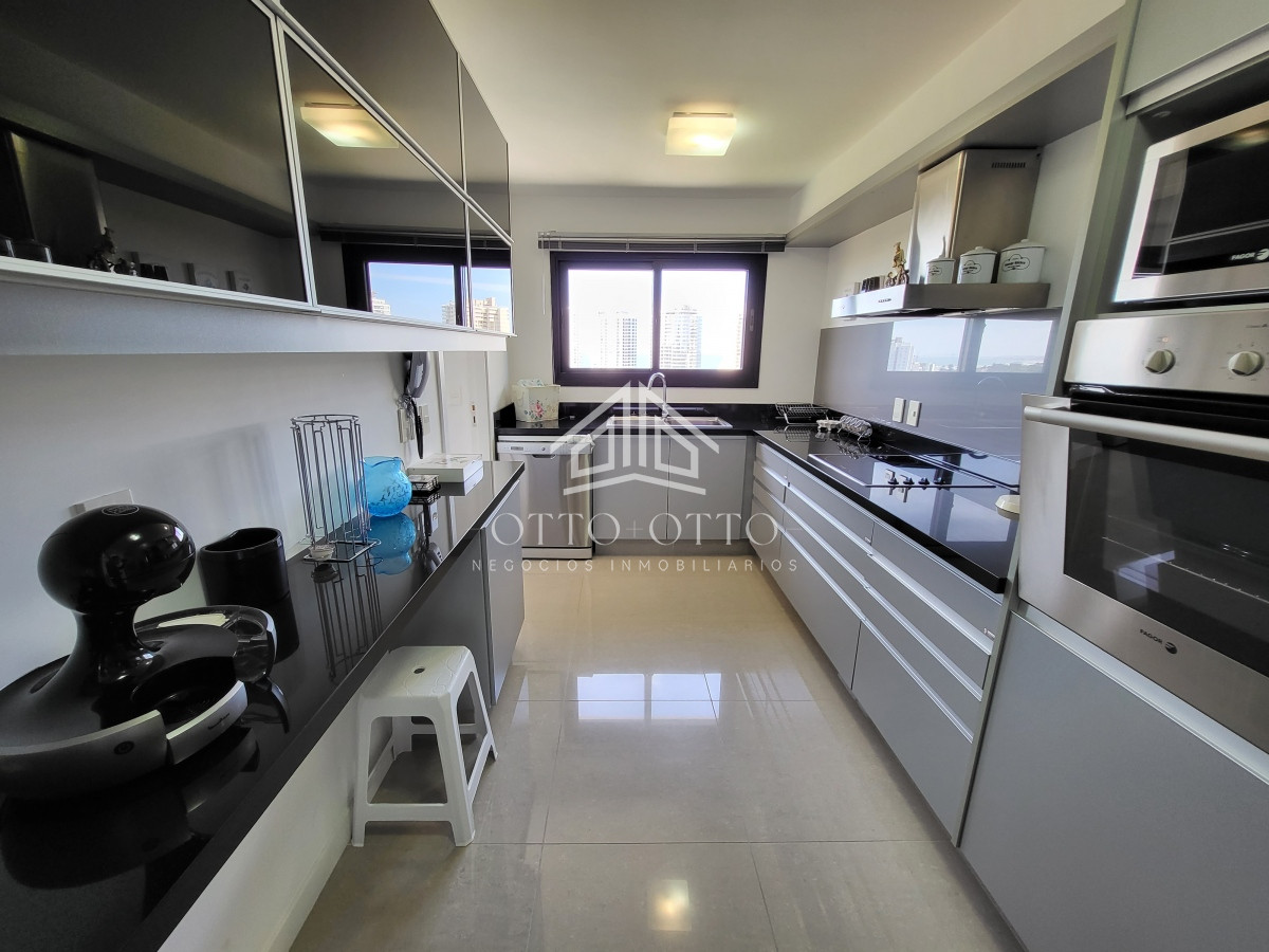 Apartamento ID.27079 - Torre de Categoría  en playa Brava 
