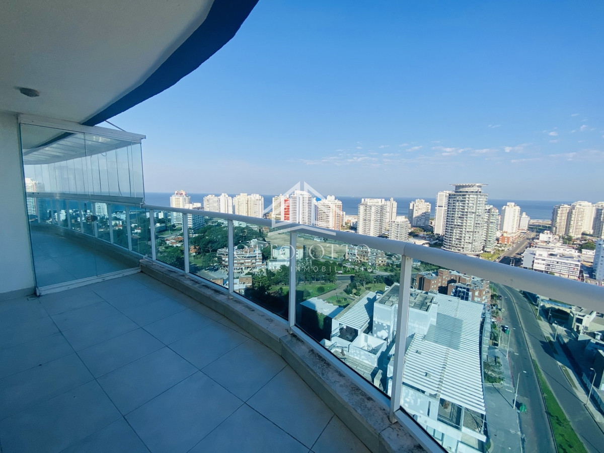 Apartamento ID.19011 - Hermoso apartamento de 3 dormitorios mas dependencia de servicio en venta