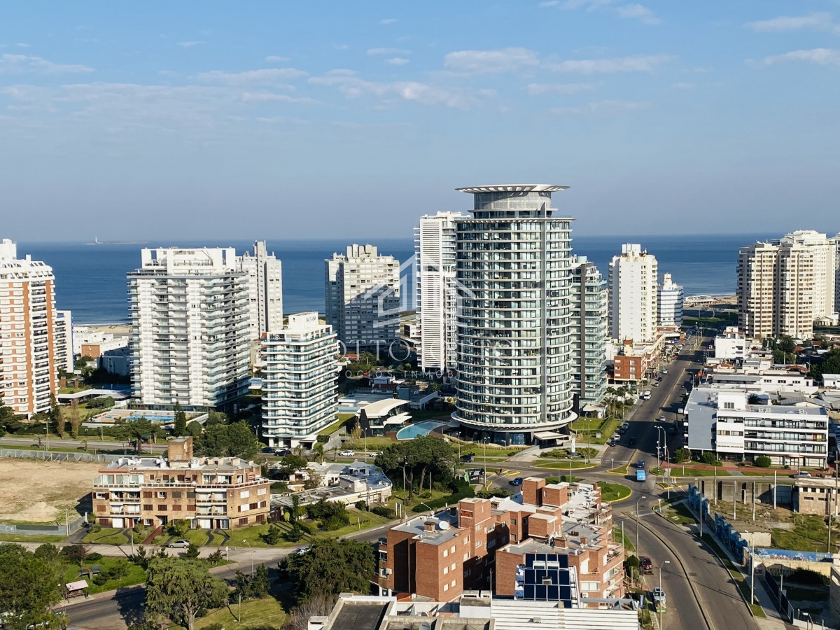Apartamento ID.19011 - Hermoso apartamento de 3 dormitorios mas dependencia de servicio en venta