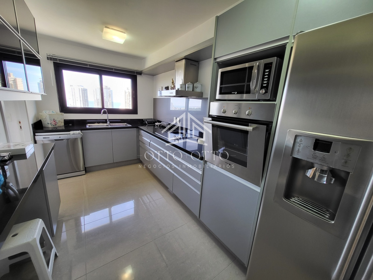 Apartamento ID.27079 - Torre de Categoría  en playa Brava 