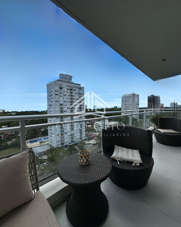 Apartamento ID.28641 - Espectacular apartamento 2 dormitorios en venta con vista a la Isla Gorriti en Punta del Este de 2 dormitorios 2 baños cochera incluida