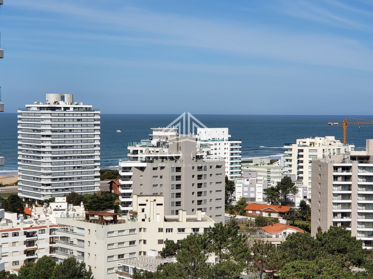 Apartamento ID.27079 - Torre de Categoría  en playa Brava 