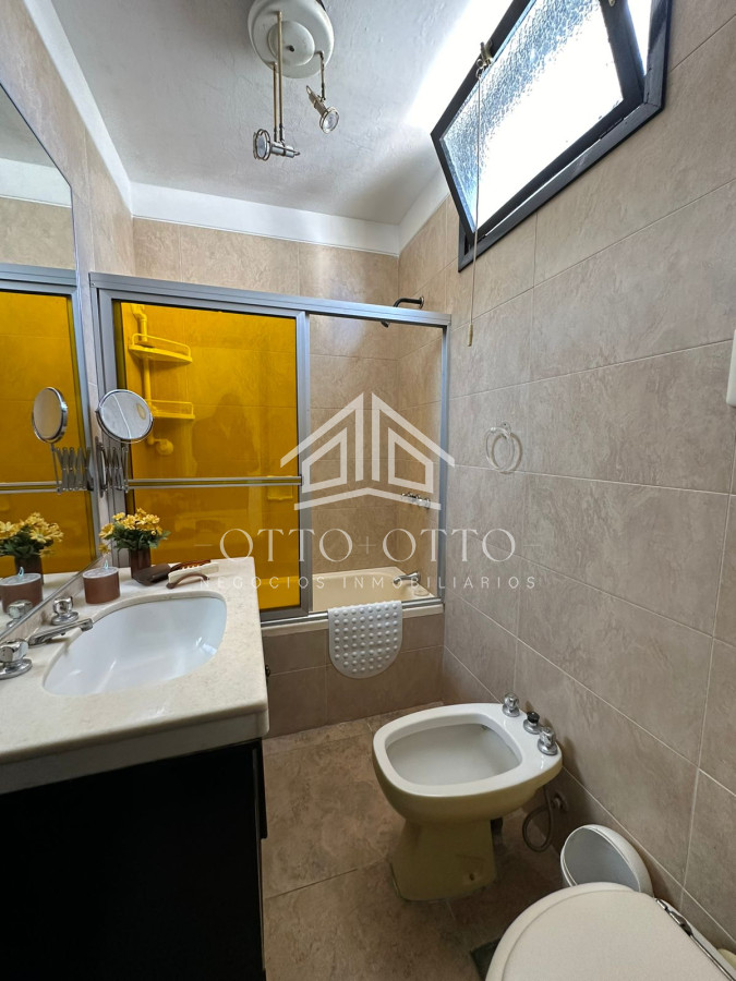 Apartamento ID.15653 - Increíble oportunidad de inversión a tan solo metros de Playa Mansa, Punta del Este de 3 dormitorios